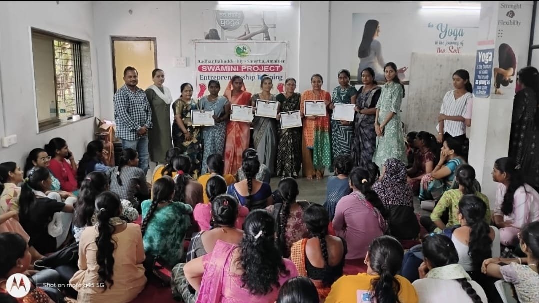 ग्रामीण भागातील महिलांनी घेतले केक बनविण्याचे धडे