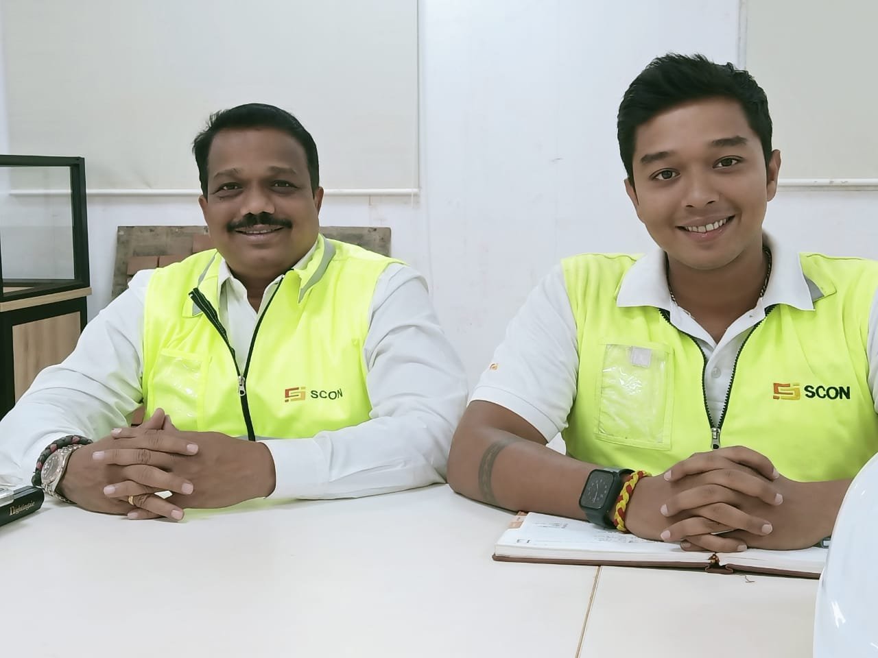 जीवन संघर्ष उमगण्यासाठी एका अभियंत्याची सत्वपरीक्षा…!* अब्जाधिश उद्योगपतीच्या संस्कार संस्कृतीतून उच्चतम मानवी मूल्याचे दर्शन *कामगारांना जे अन्न तेच मुलासाठीही *कंपनीत नोकरीसाठी देखील मुलाखत  *अभियंता दिन विशेष स्टोरी*