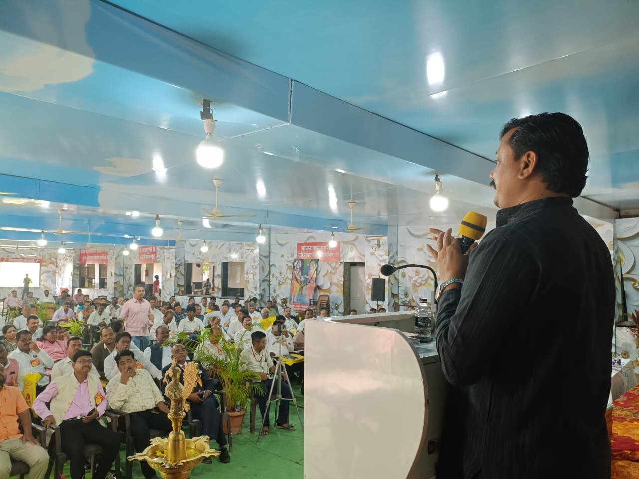 आमची लढाई पत्रकारांच्या हक्कासाठी – संदीप काळे   काळानुसार पत्रकारितेला आकार देण्याची गरज – विश्वास देवकर  ‘व्हॉईस ऑफ मीडिया’ मासिक आणि दै. ग्लोबल महातेजचे मान्यवरांच्या हस्ते प्रकाशन