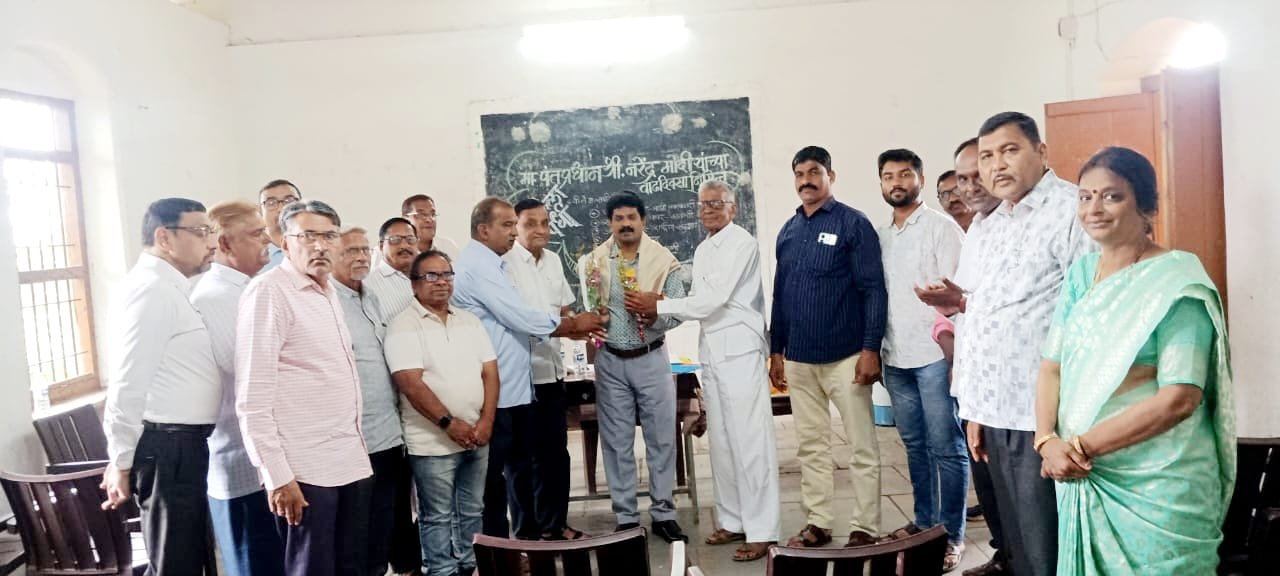 बालभारती इंग्रजी विषय पाठ्यपुस्तक समितीवर निवड झाल्याबद्दल भरत शिरसाठ यांचा संस्थेमार्फत सत्कार