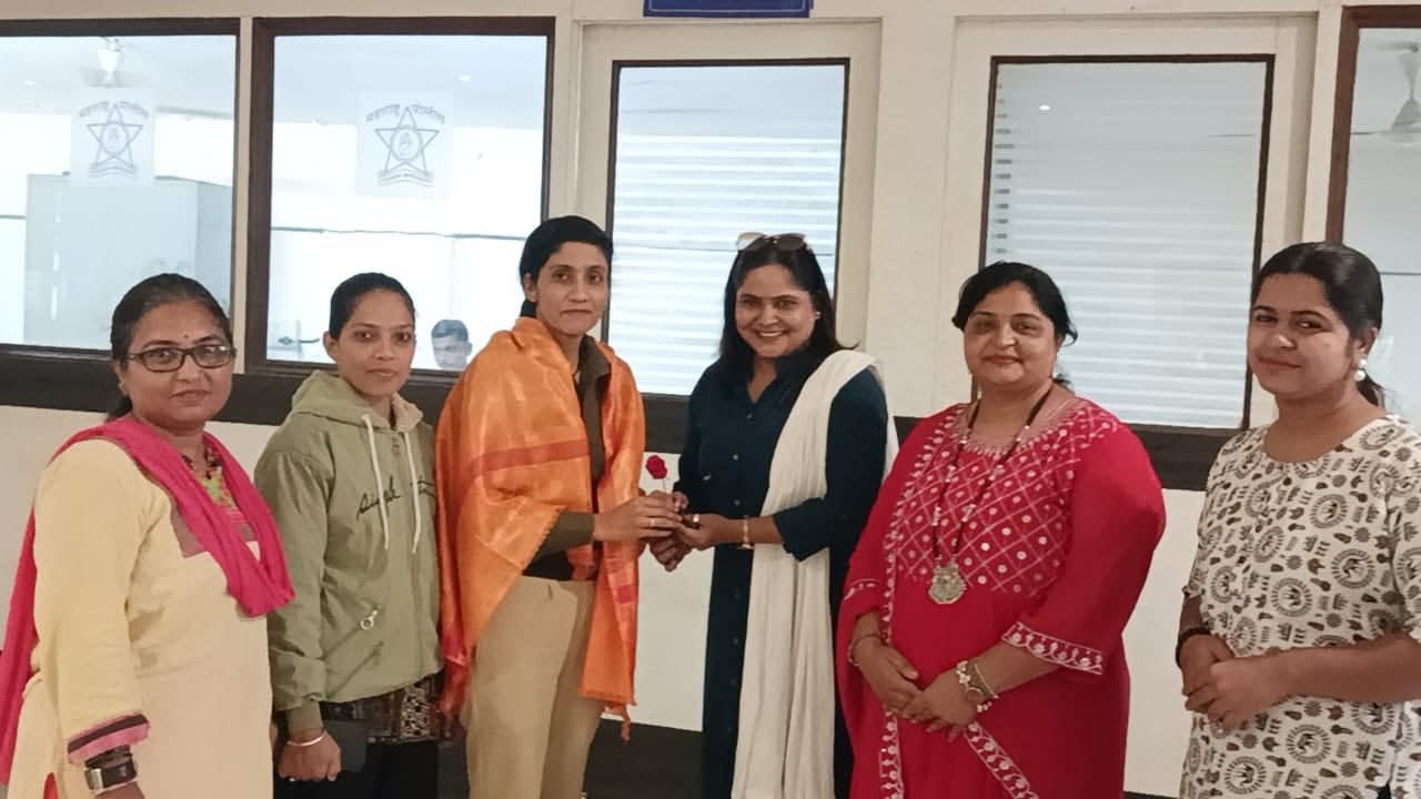 व्हॉईस ऑफ मीडिया महिला विंगतर्फे ‘खाकी दुर्गांचा’ सन्मान