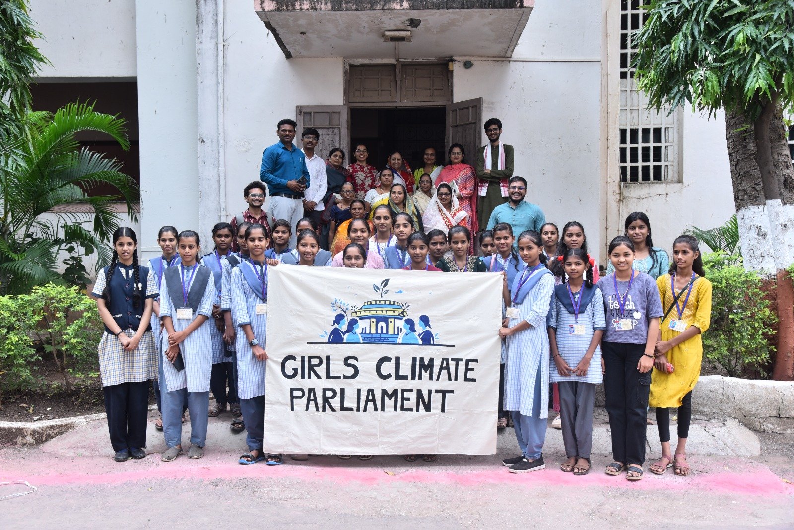 गर्ल्स क्लायमेट पार्लमेंट बनली ग्रामीण मुलींचा आवाज!*