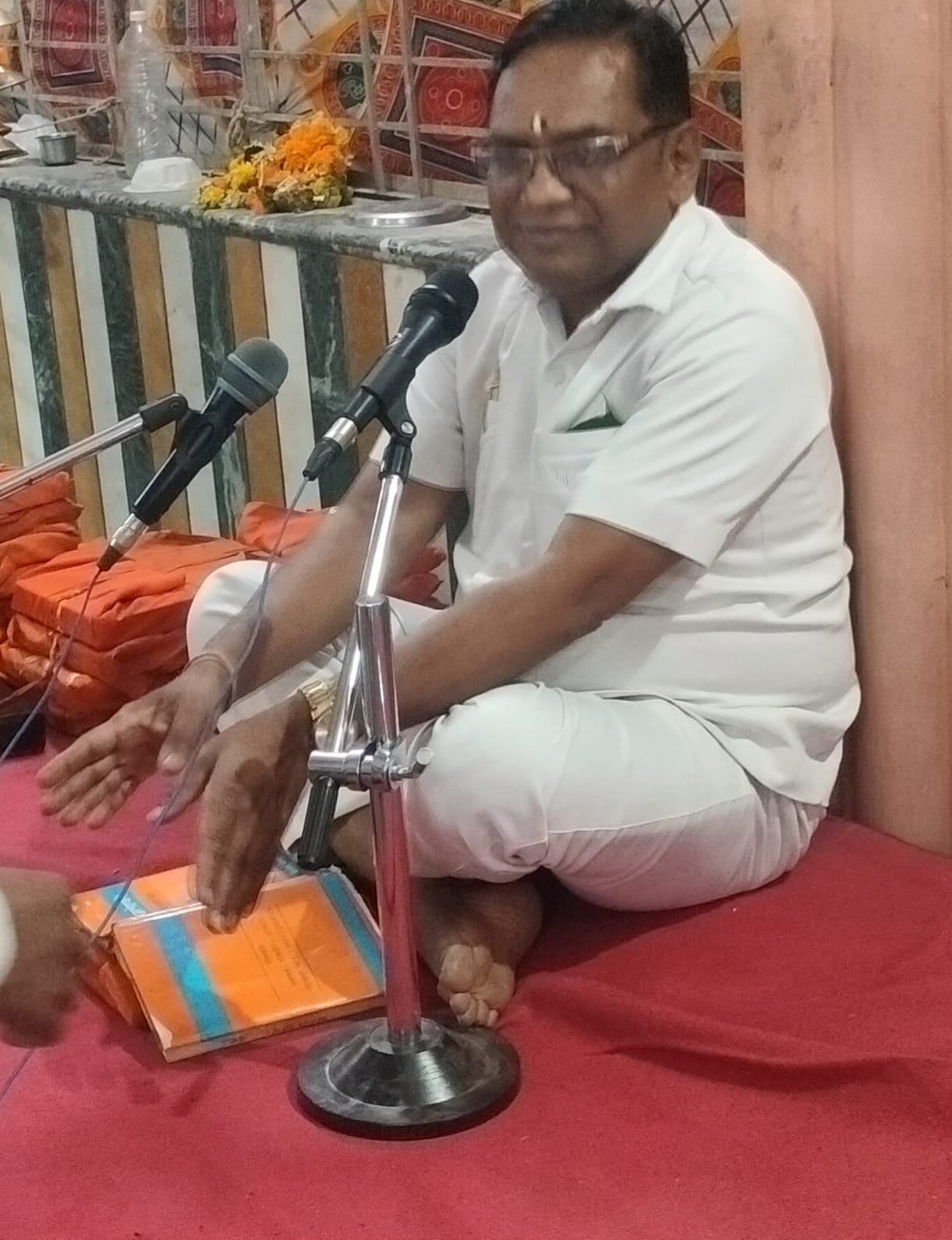 जीवनात खऱ्या आनंदासाठी शांती व मोक्ष प्राप्तीची आसक्ती असावी.. ज्येष्ठ समाजसेवक , प्रवचनकार डॉ रवींद्र भोळे महाराज