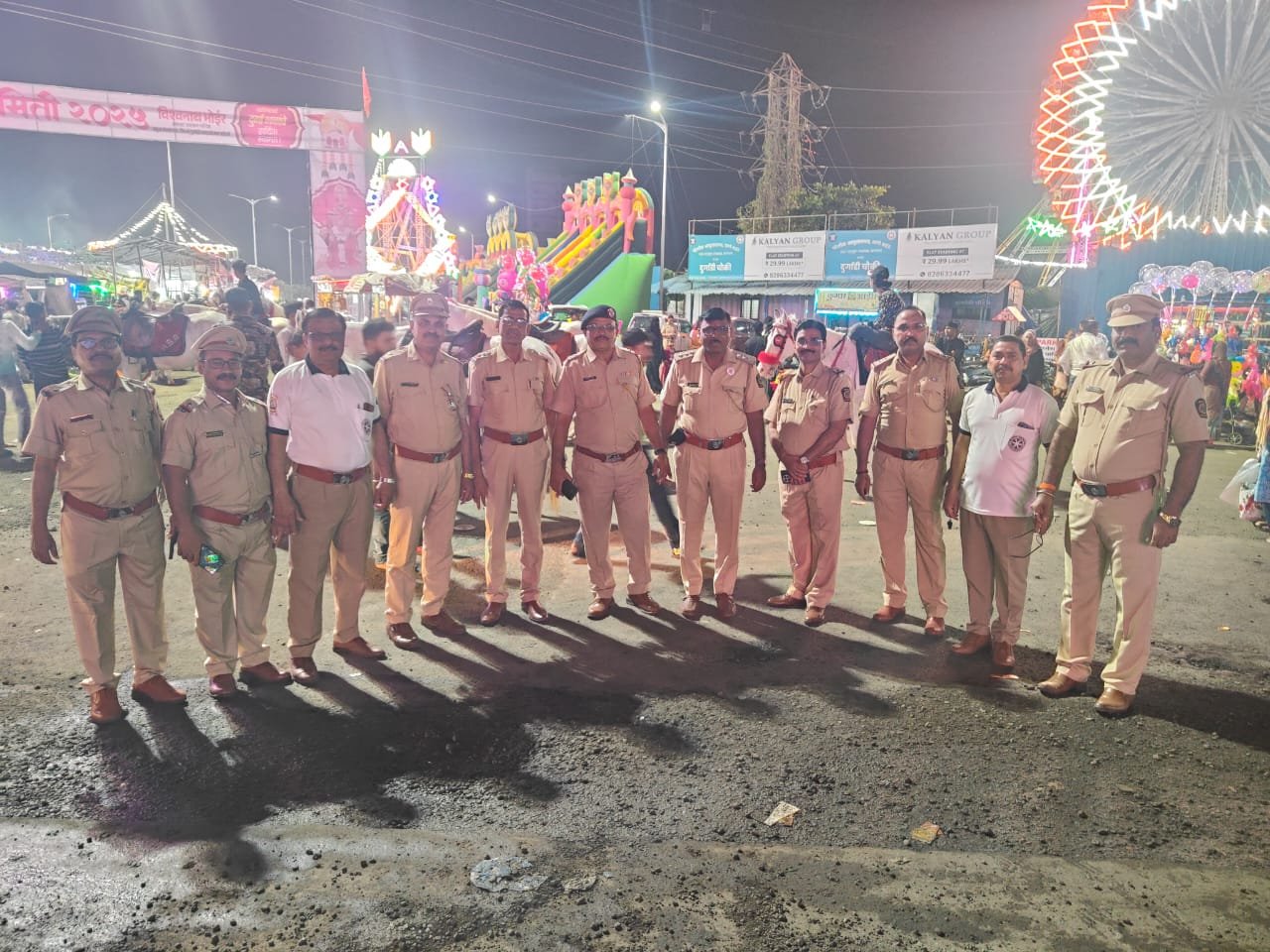 नवरात्र उत्सवासाठी आर एस पी युनिट पोलीस प्रशासनाच्या मदतीसाठी सज्ज.  ठाणे विभागात वाहतूक विभागासाठी आर एस पी युनिटचे सहकार्य उल्लेखनीय आणि कौतुकास्पद आहे: पोलिस उपायुक्त पंकज शिरसाट .