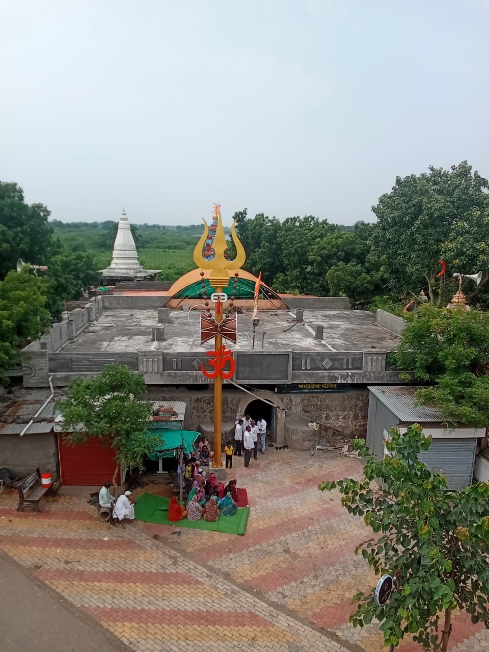 जिवंतपणी आखलेली इच्छा; मृत्यूनंतर पूर्णत्वास – बापूंच्या पैशातून गौरेश्वराला 31 फूट त्रिशूल दान