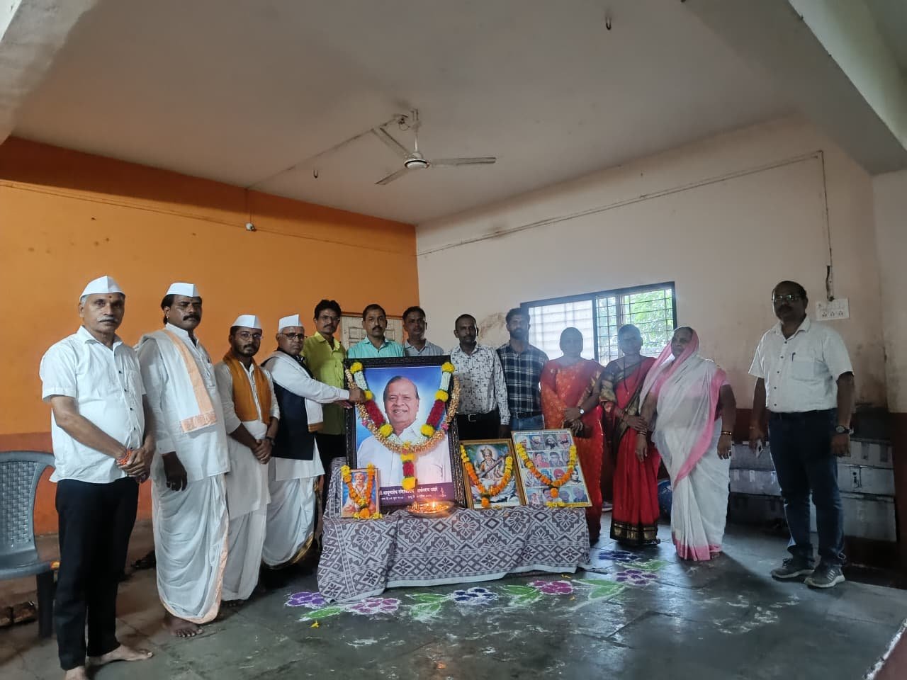 “संत साहित्यरत्न पुरुषोत्तम महाराजांच्या अध्यक्षतेखाली ज्ञानेश्वरी उपक्रमाचे उदघाटन”