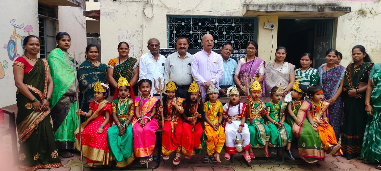 विसरून साऱ्या चिंता आनंद घेऊ जगण्याचा, सोहळा सजला आज मैत्रिणींचा कराया जागर स्त्री शक्तीचा “!