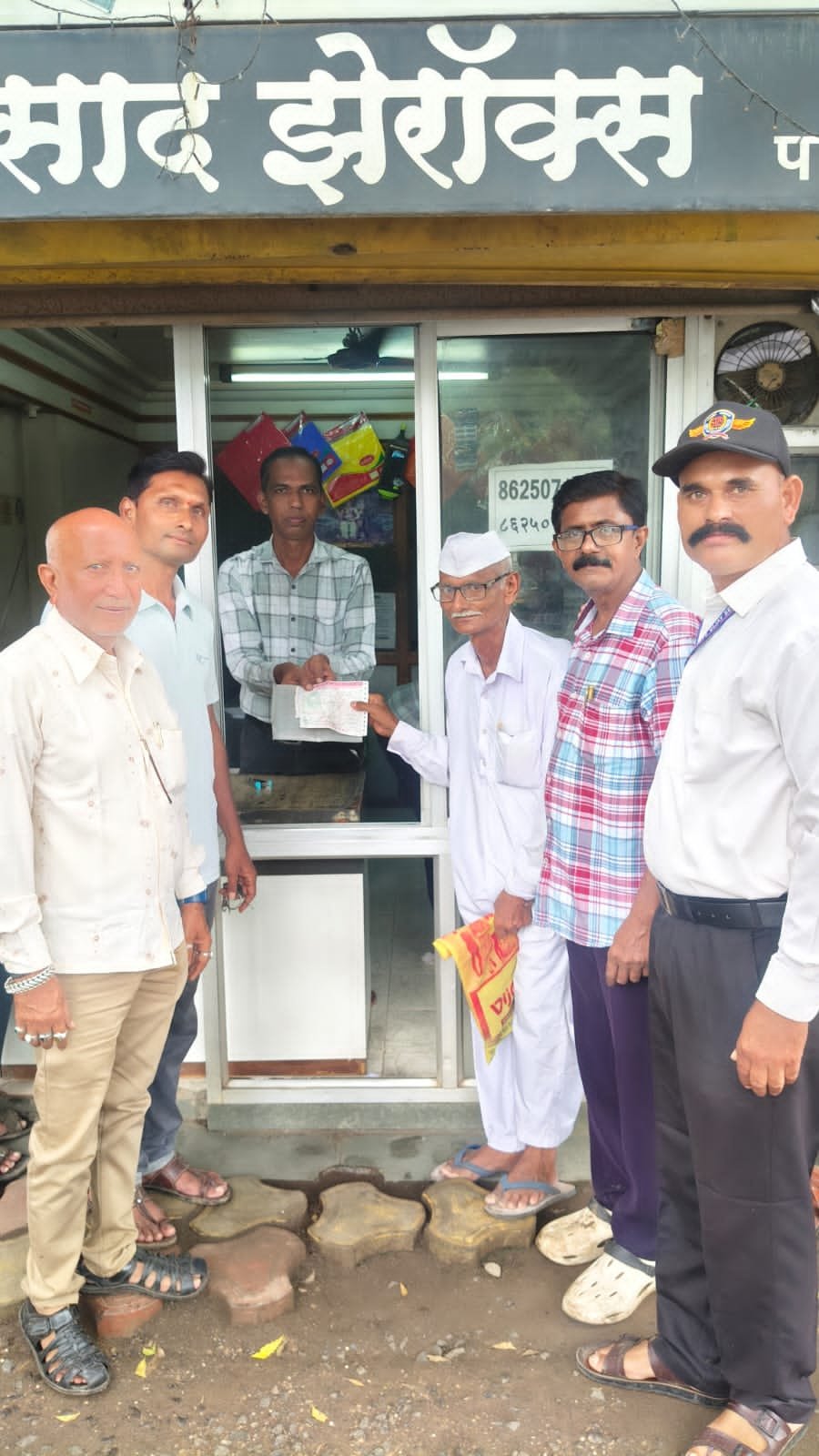 मुदत ठेव पावती परत करून दिनेश येवले झाले माणुसकीचे खरे दूत!