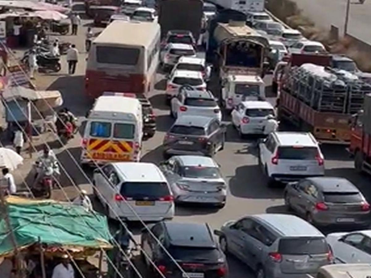 पुणे-नाशिक महामार्गावर रात्रभर भीषण ट्रॅफिक जाम – हजारो प्रवासी अडकले; प्रशासन मात्र ढिम्म!