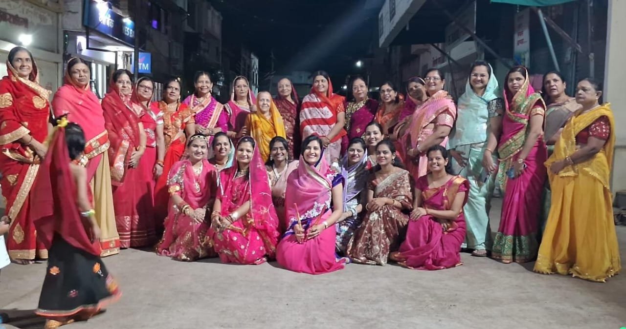 महाराणा प्रताप नवरात्र महिला मंडळात अष्टमी निमित्त सामूहिक महाआरतीचा उत्साह