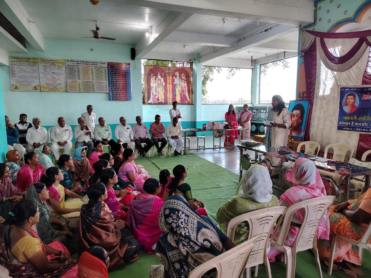 डॉ. सोनल महाजन व क्रांती ज्योती महिला मंडळ यांच्या सहकार्याने अमळनेरमध्ये नवरात्र महिला आरोग्य शिबिर