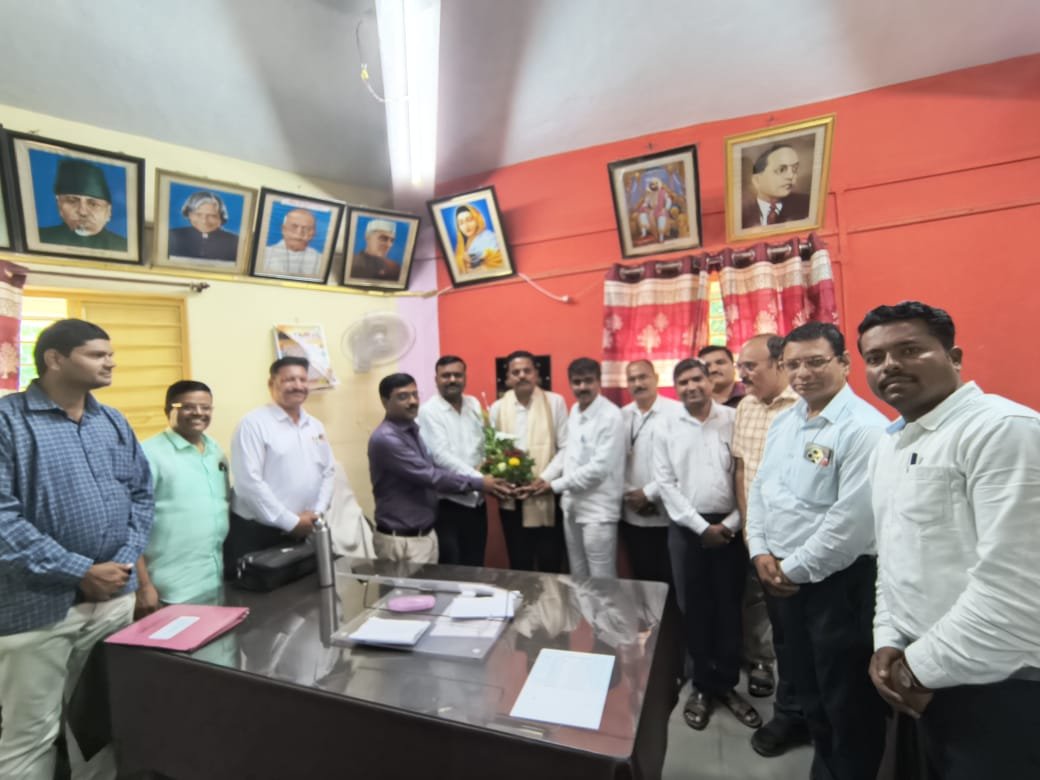 विद्यार्थी गुणवत्ता विकास, हाच शिक्षकांचा ध्यास आवश्यक*. *गटशिक्षणाधिकारी अजित तडवी*