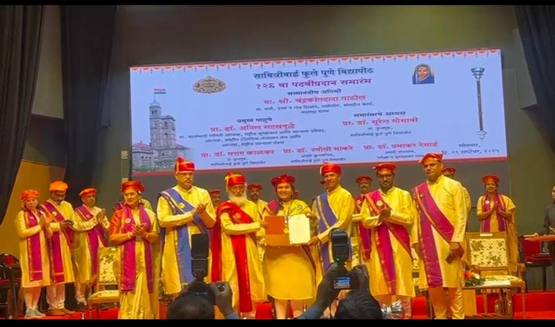 कष्ट, जिद्द आणि यश – मोहिनी खलाणे पुणे विद्यापीठातून सुवर्णपदकाने सन्मानित