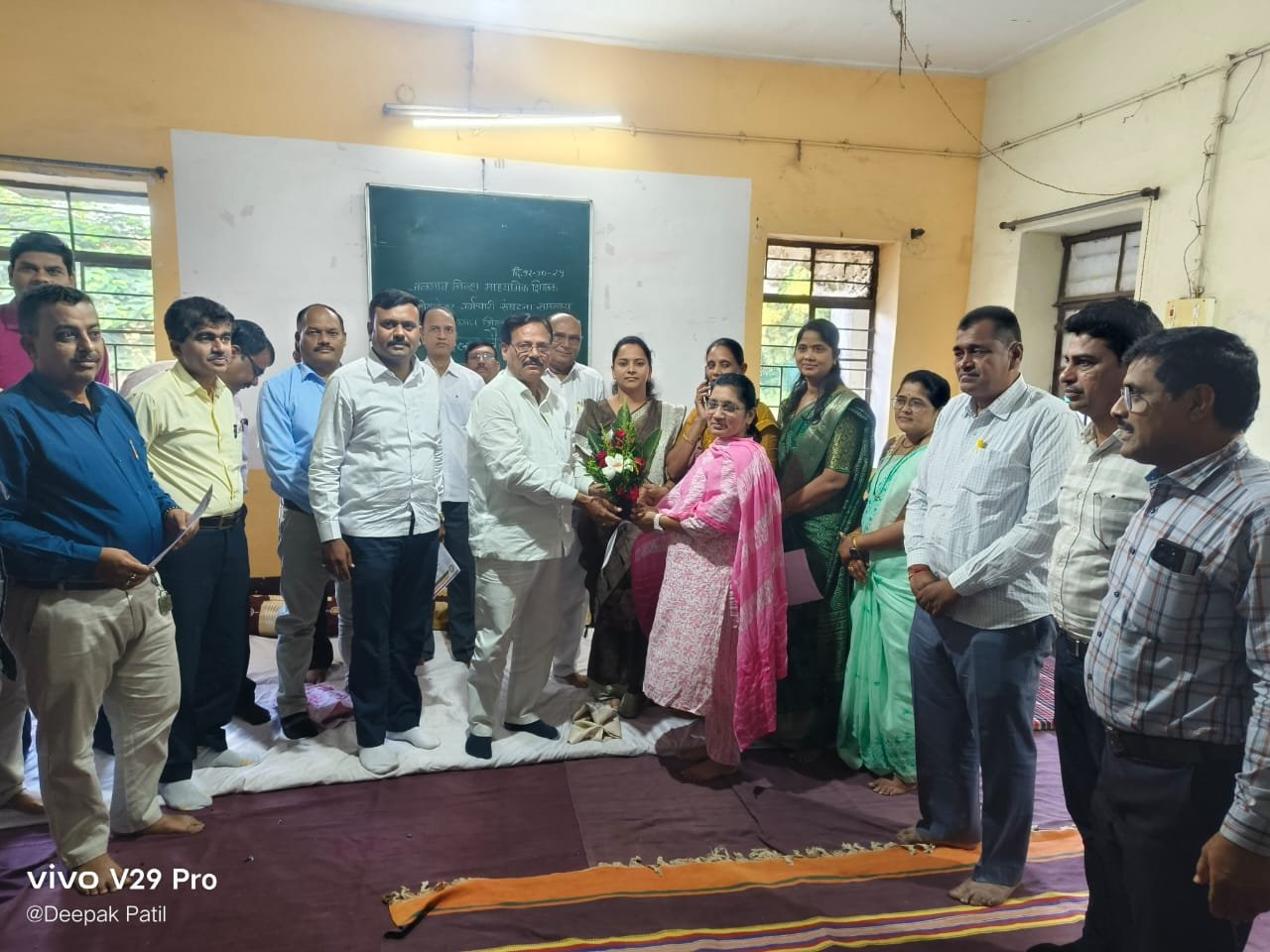 शिक्षक शिक्षकेतर संघटना समन्वय समिती जळगाव जिल्ह्याची बैठक जामनेर येथे उत्साहात संपन्न. पतपेढीच्या पहिल्या महिला अध्यक्षा श्रीमती सोनम पाटील यांचा भव्य सत्कार