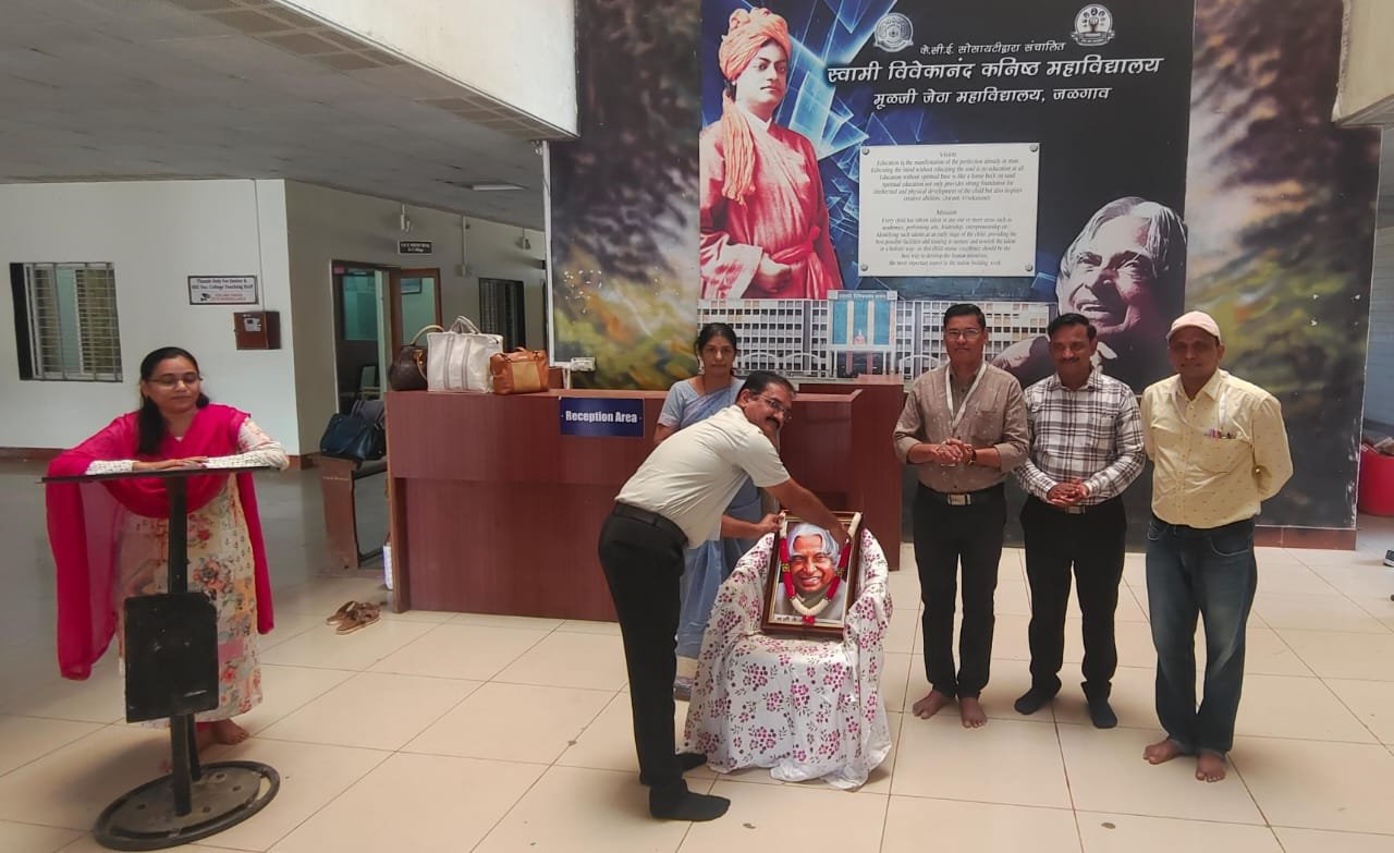 स्वामी विवेकानंद कनिष्ठ महाविद्यालय (मु. जे.) महाविद्यालयात डाॅ. ए. पी.जे. अब्दुल कलाम यांची जयंती उत्साहात साजरी.*