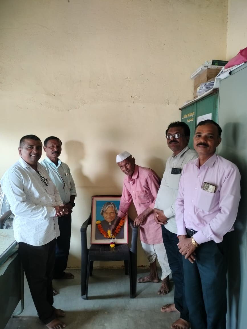 वाचनातून व्यक्तिमत्व घडवा” — महात्मा फुले हायस्कूलमध्ये वाचन प्रेरणा दिन साजरा