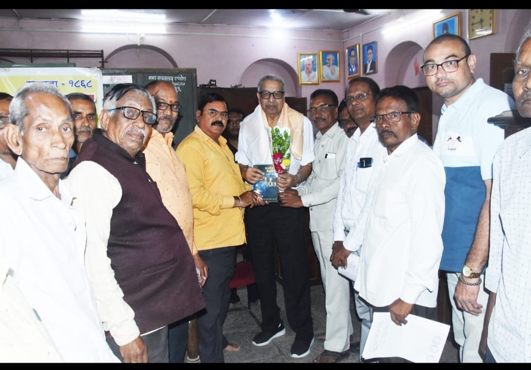 वाचनाची श्रीमंतीच खऱ्या अर्थाने अक्षय संपत्ती – कवी प्रा. आंधळे यांचे मत”