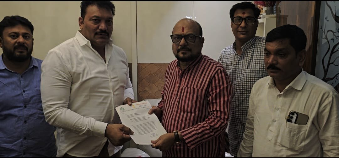 अतिवृष्टीने उद्ध्वस्त शेतकरी… आणि त्यांचा आधार ठरले माजी आमदार शिरीषदादा चौधरी — अमळनेरच्या न्यायासाठी थेट पालकमंत्र्यांकडे धाव!”