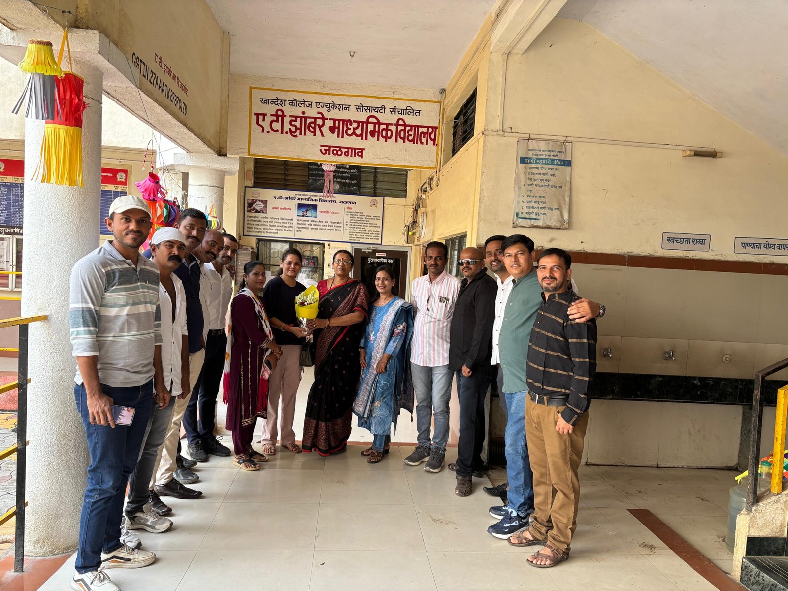 21 वर्षानंतर विद्यार्थ्यांनी जागवल्या झांबरे विद्यालयातील आठवणी*