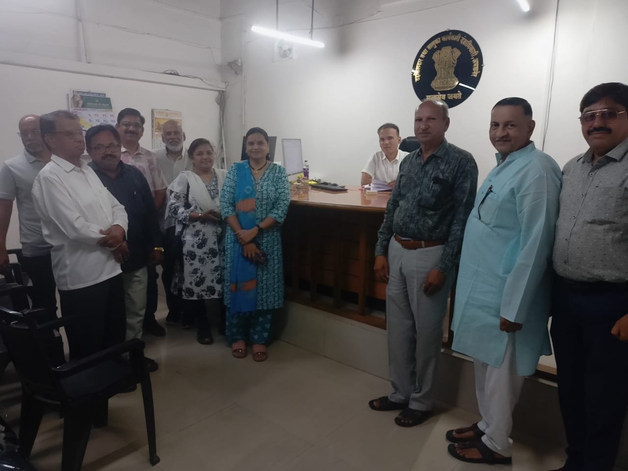 ग्राहक पंचायतच्या तक्रारीवर तहसीलदारांचा तत्पर निर्णय , शंभर रुपयांच्या स्टॅम्पची सक्ती बंद – नागरिकांना मोठा दिलासा!,  ग्राहक हिताचे जतन – तहसीलदार सुराणा साहेबांचा लोकाभिमुख निर्णय