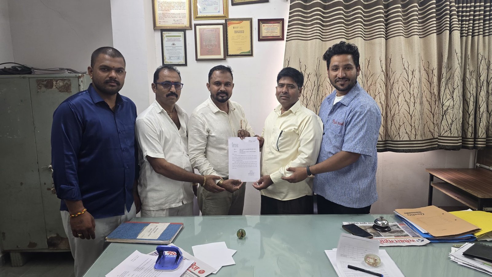 तलाव सुशोभिकरणामुळे सांडपाण्याचा नैसर्गिक प्रवाह रोखला; नागरिक त्रस्त, ताडेपुरा तलावाजवळ सांडपाणी साचल्याने नागरिकांना त्रास — पाणी निवारणासाठी अमळनेर नगरपरिषदेच्या तातडीच्या कारवाईची मागणी