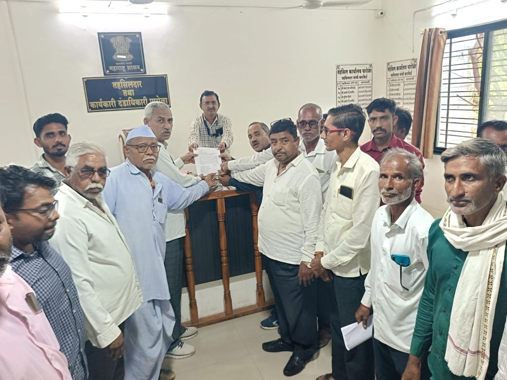 “शेतकऱ्यांच्या न्यायासाठी किसान काँग्रेसचा पुढाकार; पारोळा तहसील कार्यालयात नुकसानभरपाईसाठी निवेदन सादर”