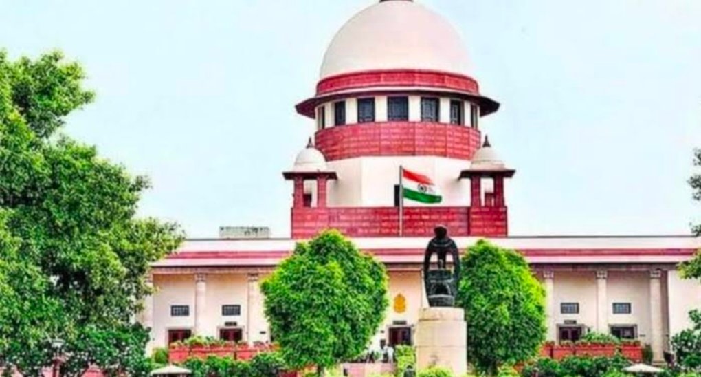 उन्मादी प्रवृत्तीचा न्यायमंदिरात सरन्यायाधिशावर आघात..!* ==================================== *संजय एम‌.देशमुख (निंबेकर) अकोला* *ज्येष्ठ पत्रकार,मोबा.९८८१३०४५४६*