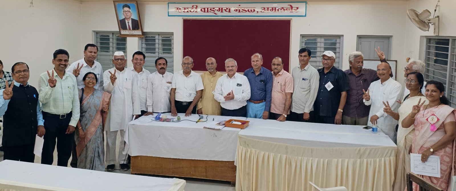 मराठी वाड्ंमय मंडळ, अमळनेर त्रैवार्षिक निवडणुकीत पतंगाने घेतली गगनभरारी.