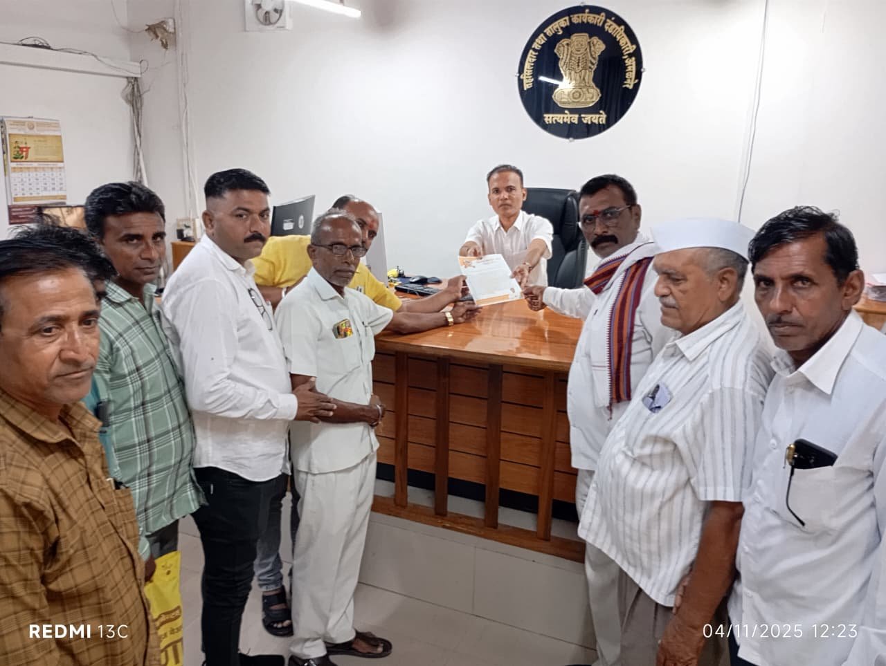 आई-बापांच्या संमतीशिवाय प्रेमविवाह रजिस्ट्रेशन बेकायदेशीर ठरवावे” – सामाजिक भान ठेवून कायदेशीर बदलाची तहसीलदार यांना निवेदनाद्वारे मागणी