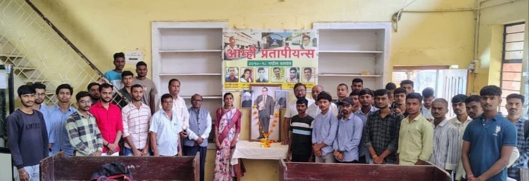 प्रताप’ मध्ये वंदे मातरम व विद्यार्थी दिन साजरा* : ———————————————– ● करिअर कौन्सिलिंग सेंटरचा उपक्रम ● प्र.प्राचार्य डॉ.जाधव,डॉ.कल्पना पाटील यांच्या हस्ते माल्यार्पण ● बँकिंमचंद्र चॅटर्जी,डॉ.आंबेडकर, डॉ.सी व्ही रमण यांना अभिवादन ● विद्यार्थ्यांच्या हस्ते प्रतिमेचे पूजन