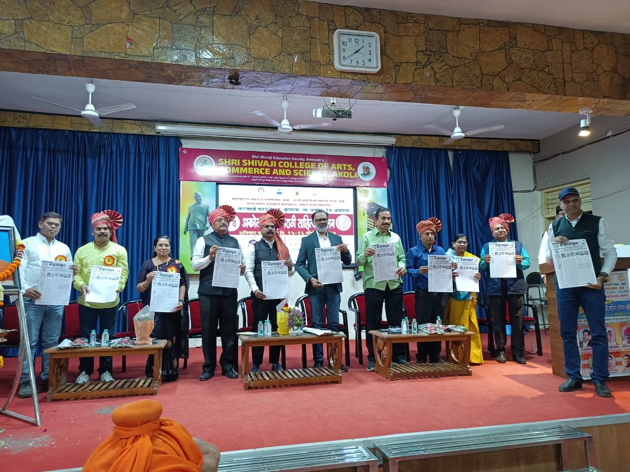 निर्मितीसोबतच साहित्य चळवळी सुध्दा निर्माण झाल्या पाहिजेत*…*श्रीपाद अपराजित* * *दोन दिवसीय अकोला जिल्हा मराठी साहित्य संमेलन थाटात संपन्न*