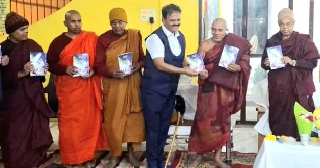 डॉ. म.सु.पगारे यांच्या सुवर्ण महोत्सवी पुस्तक सोहळा निमित्ताने परियत्ती या ग्रंथाचे भिक्खू ज्ञानज्योती महाथेरो यांच्या हस्ते प्रकाशन