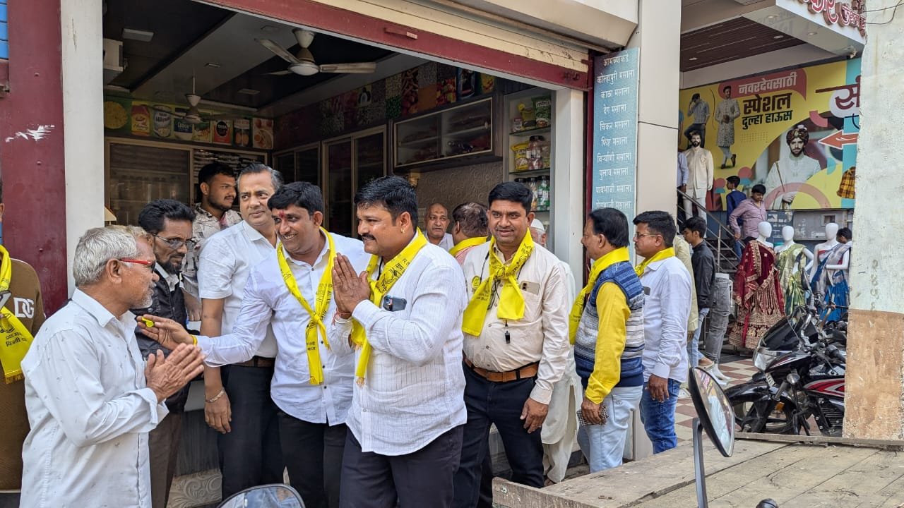 बाजारपेठेतील प्रचार दौऱ्यादरम्यान जितेंद्र ठाकूर यांना व्यापाऱ्यांचा जोरदार पाठिंबा…