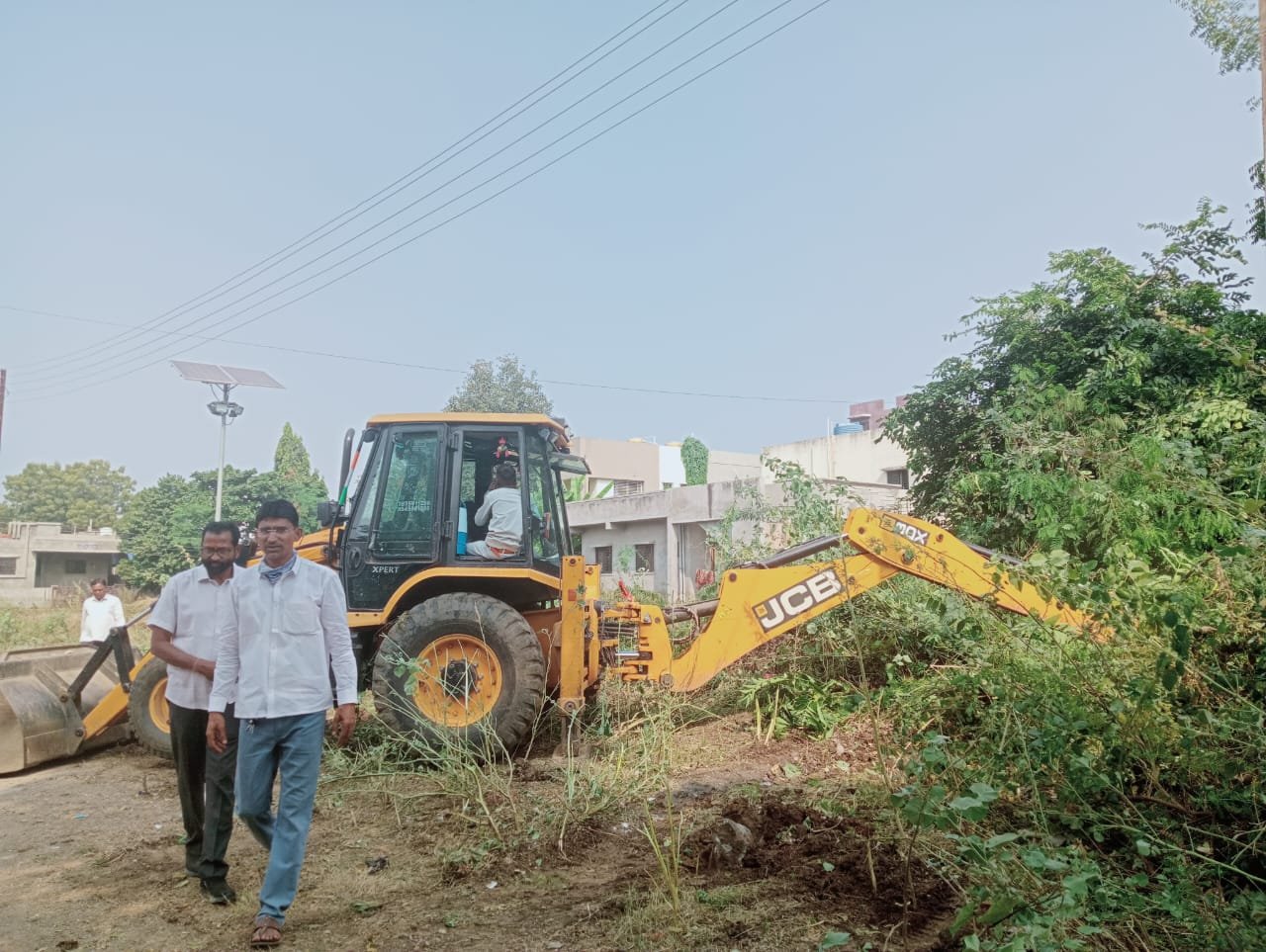बांभूळमुक्त प्रभागाची नवी सुरुवात! प्रभाग 16 मध्ये महेश देशमुख व निलीमा पाटील यांचा स्वच्छता उपक्रम गतीमान