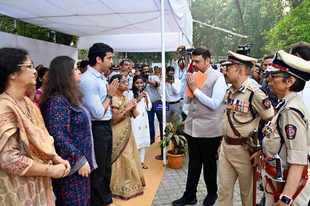 २६/११ च्या दहशतवादी हल्ल्यातील शहिदांना मुख्यमंत्र्यांचे अभिवादन