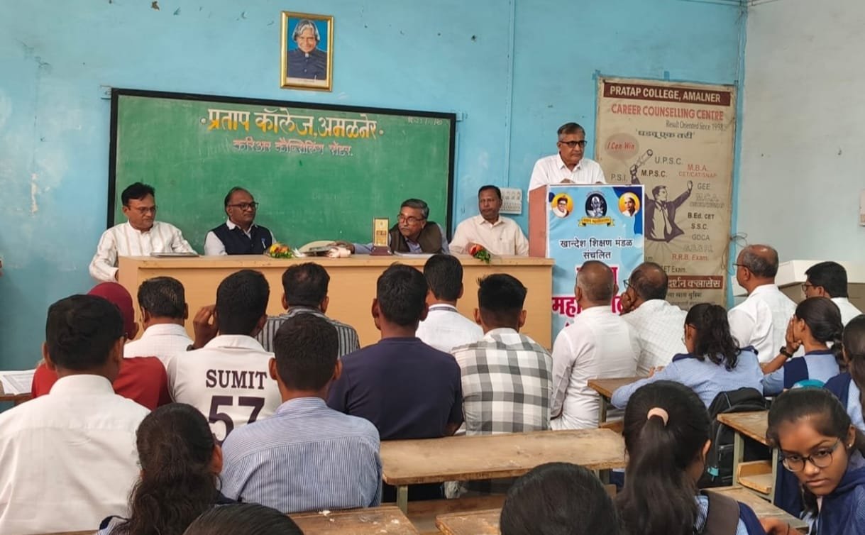 संविधानिक मूल्य चिरकाल टिकणारे- डॉ.ललित मोमाया यांचे प्रतिपादन  ,प्रताप कॉलेज मध्ये संविधान दिन साजरा ,सीसीएमसी, राष्ट्रीय सेवा योजना व राज्यशास्त्र विभाग यांचा संयुक्त उपक्रम ,डॉ.बाबासाहेब आंबेडकर यांची प्रतिमा व २६/११ रोजी शहीद झालेल्यांच्या प्रतिमांना माल्यार्पण