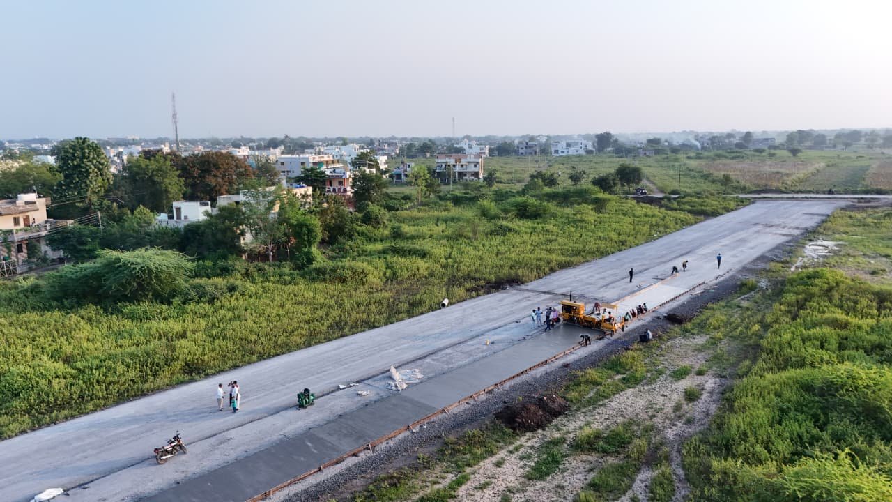डिपी रस्त्यामुळे अमळनेर शहराची कनेक्टिव्हिटी वाढणार  विविध विकासकामांमुळे शहराच्या सौंदर्यात भर