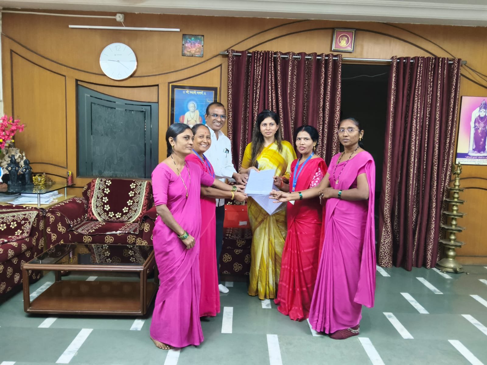 खासदार रक्षाताई खडसे यांच्यासमोर आशा सेविका व गटप्रवर्तकांच्या मागण्यांवर चर्चा; शिष्टमंडळाने निवेदन