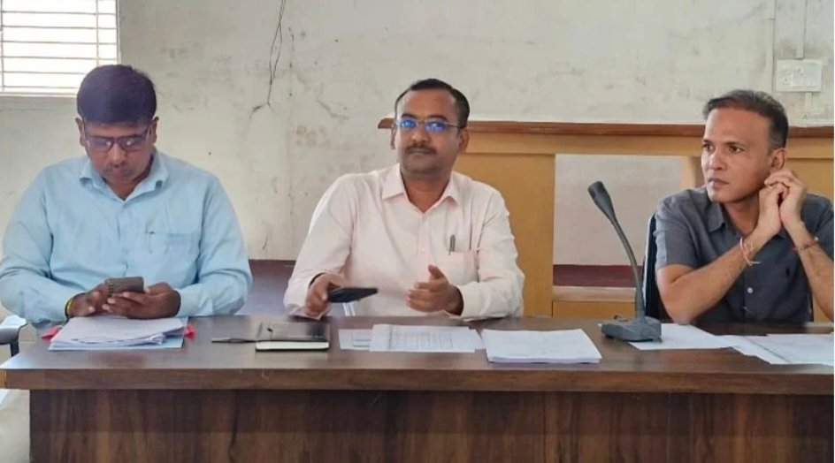 अमळनेर नगरपरिषद निवडणूक 2025 : तयारीला वेग  अमळनेरमध्ये लोकशाहीचा महोत्सव — 18 प्रभाग, 36 जागा, 89,751 मतदार