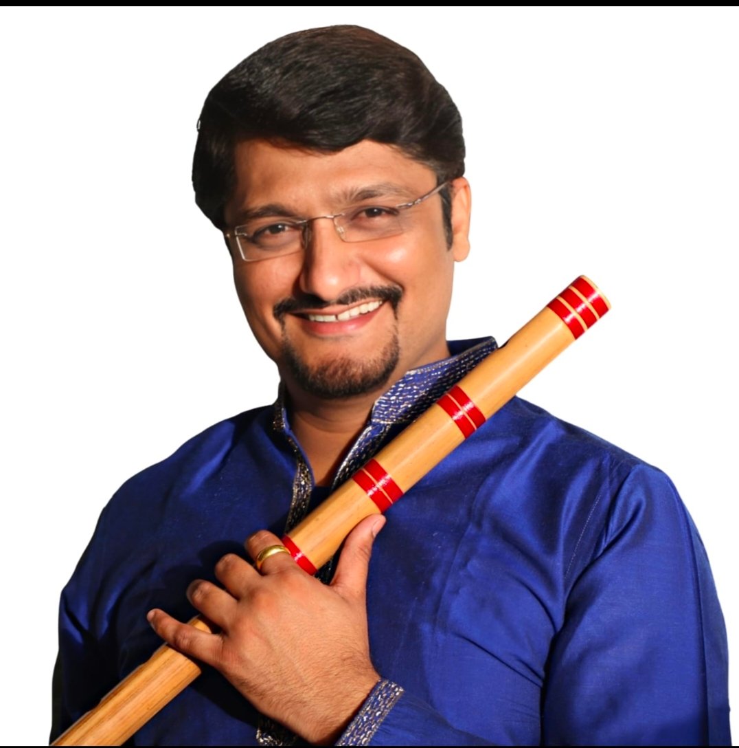 खान्देशात सुरेल अल्हादाची मेजवानी; अमळनेरमध्ये पंडित विवेक सोनार यांच्या मार्गदर्शनात बासरी वादन कार्यशाळा”