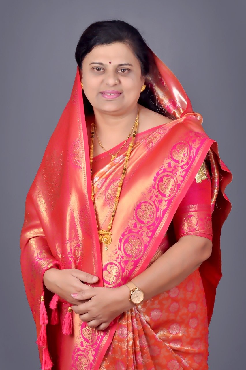 नारीशक्तीच्या बळावर दहिवदचा कायापालट; कामातून नेतृत्व सिद्ध करणाऱ्या सुषमाताई देसले-पाटील  , प्रसिद्धी नव्हे तर प्रामाणिक श्रम—पाणी, पर्यावरण आणि महिला सक्षमीकरणातून गावाला राज्यपातळीवर नेणारा विकासाचा आदर्श