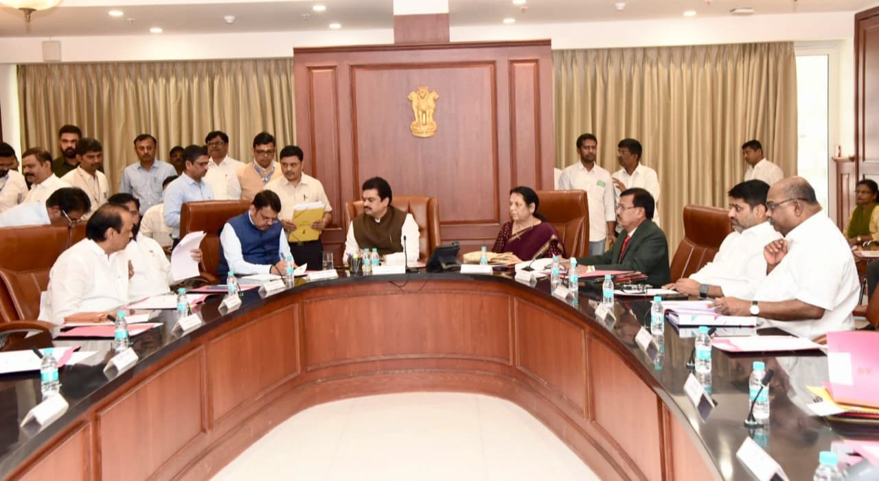 राज्य विधिमंडळाचे हिवाळी अधिवेशन  ८ ते १४ डिसेंबर कालावधीत नागपूर येथे पार पडणार*  *विधानभवनामध्ये  विधानसभा आणि विधानपरिषद विधिमंडळ कामकाज सल्लागार समितीची  बैठक संपन्न*