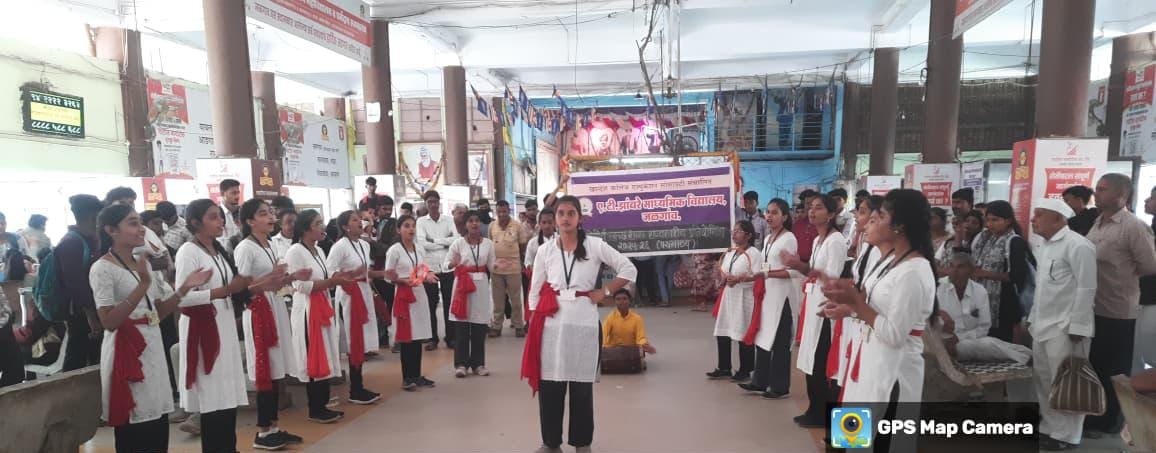 स्वच्छतेचा जागर : ए. टी. झांबरे विद्यालयाच्या विद्यार्थिनींचे जळगावात प्रभावी पथनाट्य