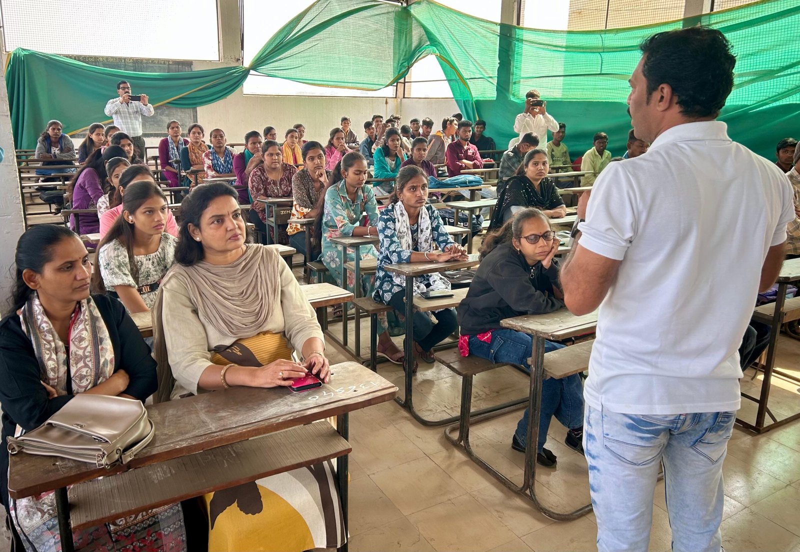 धनदाई महाविद्यालयात एड्स जनजागृती उपक्रम संपन्न.*