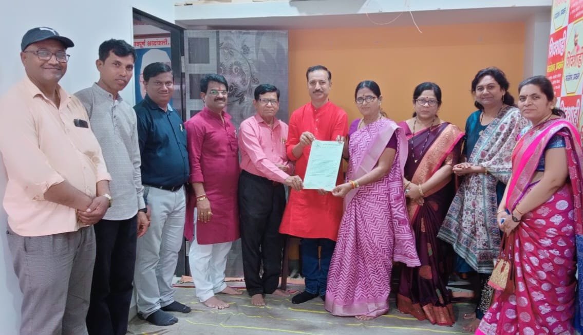 अहिराणीला ‘अभिजात भाषे’चा दर्जा मिळावा—खान्देश साहित्य संघाची ठाम मागणी विशेष सभेत प्रा. डॉ. सदाशिव सूर्यवंशींचे प्रभावी मत;  साहित्यिकांकडून बोली संवर्धन, संशोधन व सरकारी पातळीवरील पाठपुराव्यासाठी एकमताने ठराव मंजूर