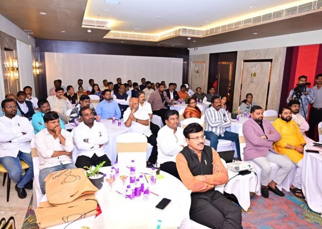 व्हॉईस ऑफ मीडिया’ने पत्रकारितेला दिली नवसंजीवनी*  *सोलापूर केडर कॅम्प व ‘शूर सरदार’ सन्मान सोहळ्यात मान्यवरांचे मार्गदर्शन*