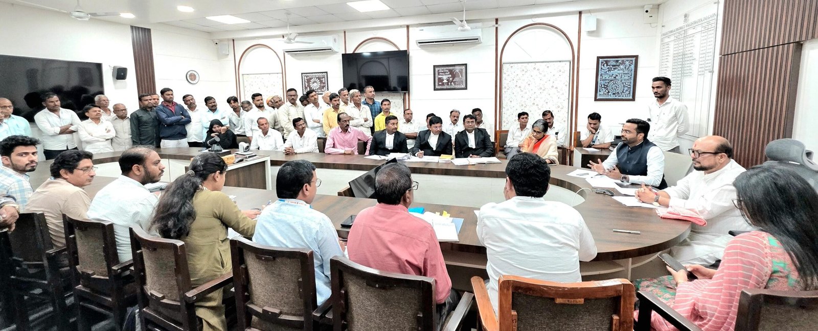 औद्योगिक प्रगतीसोबत शेतकऱ्यांच्या हिताला प्राधान्य !* – पालकमंत्री गुलाबराव पाटील  ,पालकमंत्र्यांच्या सकारात्मक भूमिकेमुळे जमीन मोजणीला हिरवा कंदील