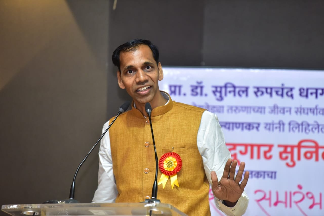 शब्दजादूगार सुनील धनगर यांना सावित्रीबाई फुले पुणे विद्यापीठातर्फे पीएच.डी. पदवी , शिक्षण व समाजप्रबोधन क्षेत्राचा गौरव