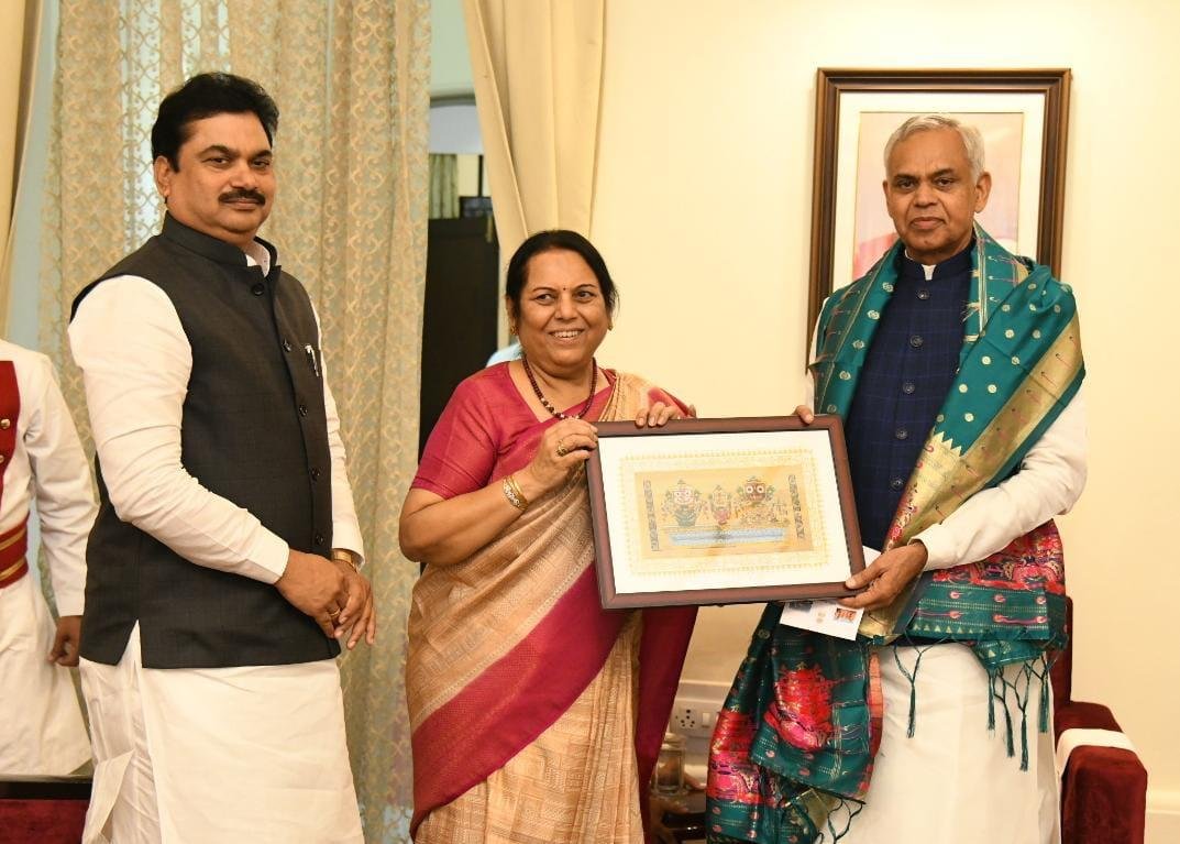 मा. राज्यपाल आचार्य देवव्रत यांची सभापती व उपसभापती यांनी घेतली सदिच्छा भेट*