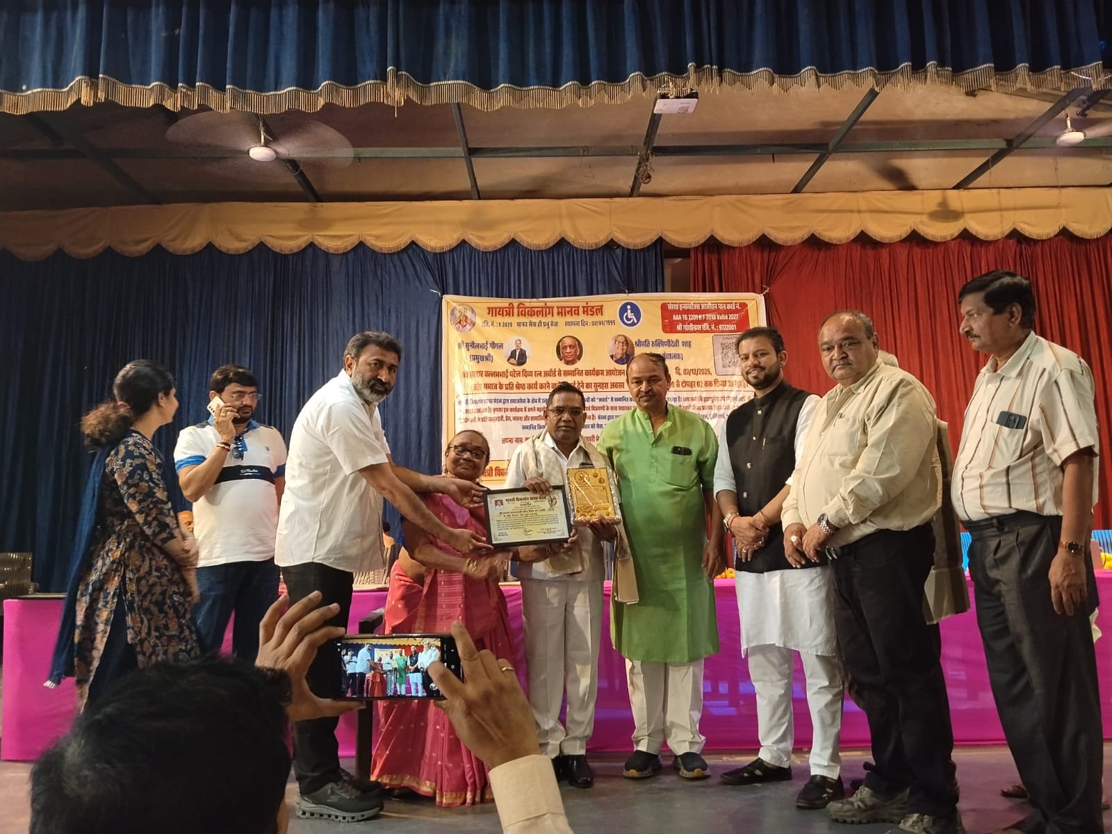 सरदार वल्लभ भाई पटेल यांच्या नावे कार्यक्रम म्हणजे विभूती पूजा होय…. डॉ.रवींद्र भोळे   ज्येष्ठ समाजसेवक डॉ.रवींद्र भोळे महाराज ,अमोल पाटील, सौ किरण पाचपांडे ह्यांना दिव्यरत्न पुरस्कार प्रदान